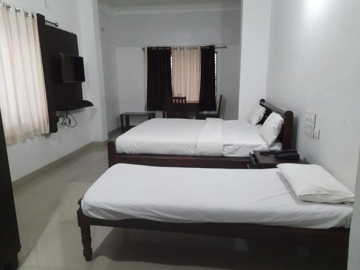 Hotel Blue Rays Bainduru 外观 照片