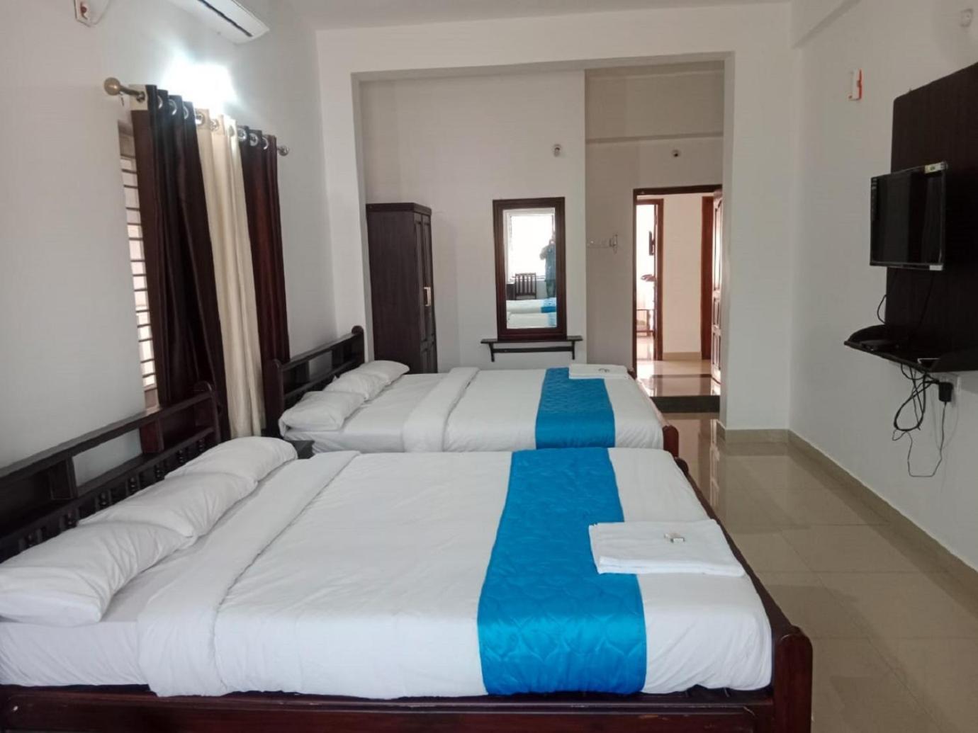 Hotel Blue Rays Bainduru 外观 照片